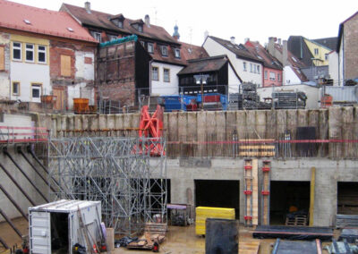 2014-Dez. Sporthalle, Tore der Geräteräume